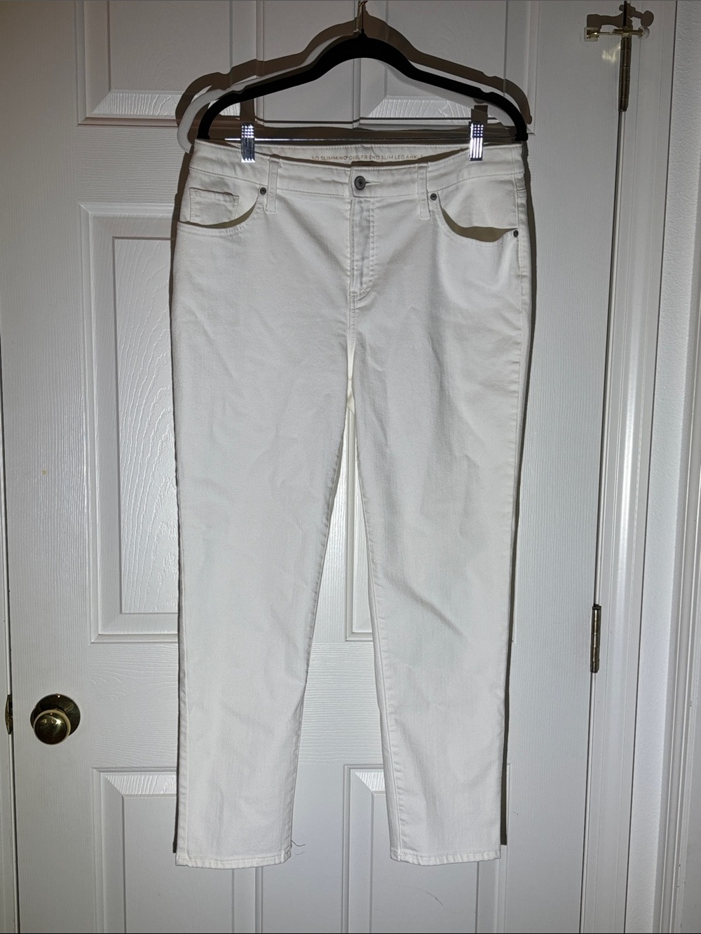Chico's White Cropped Ankle Jeans